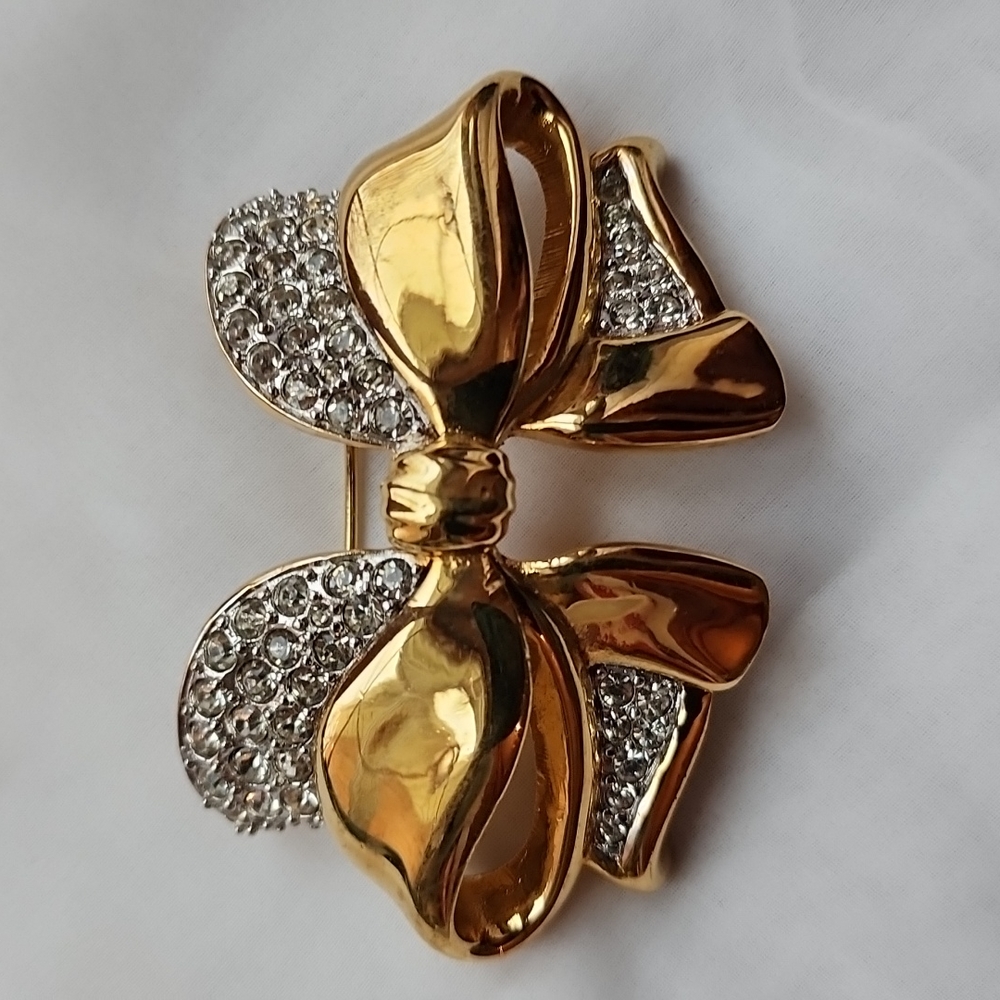BEAUTIFUL PRE-OWNED NINA RICCI RHINESTONE BOW PIN